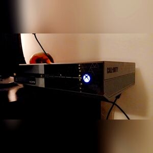 Xbox one Call of Duty Advanced Warfare Edition with Controller